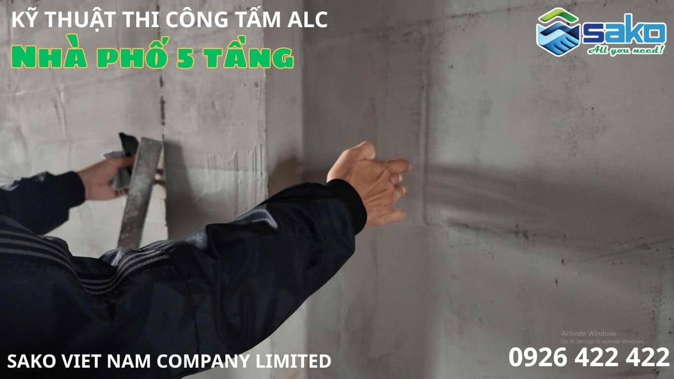 Hướng dẫn chi tiết kỹ thuật hoàn thiện bề mặt tường gạch AAC cho nhà phố 5 tầng