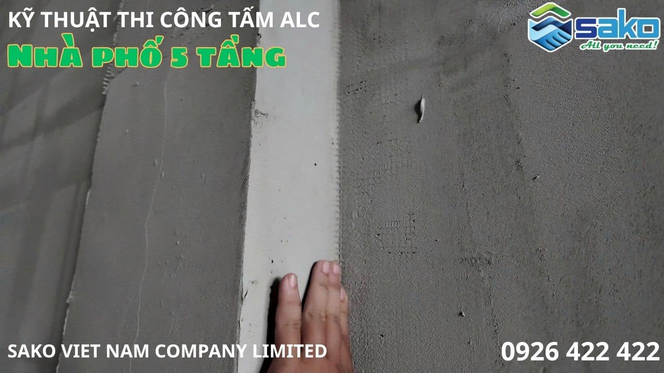 Hướng dẫn chi tiết kỹ thuật hoàn thiện bề mặt tường gạch AAC cho nhà phố 5 tầng