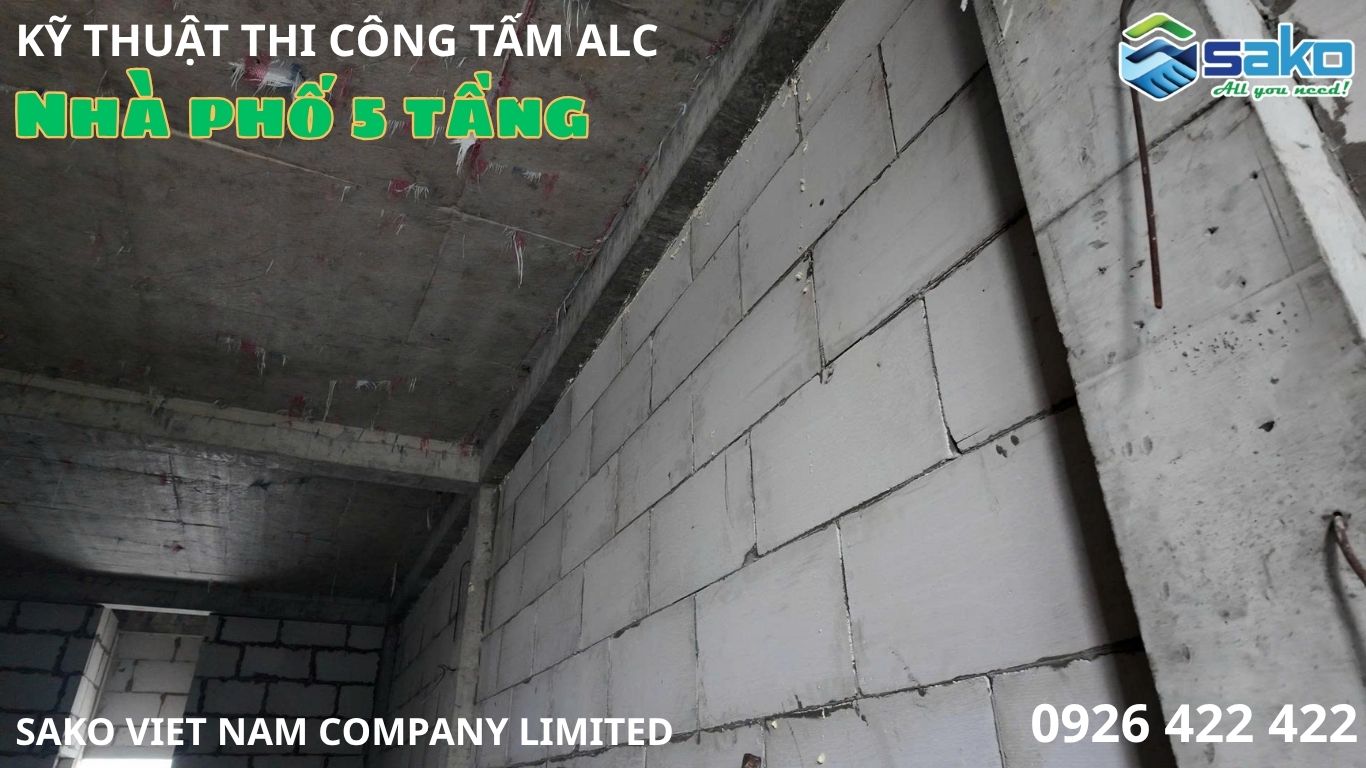 Hướng dẫn chi tiết kỹ thuật hoàn thiện bề mặt tường gạch AAC cho nhà phố 5 tầng