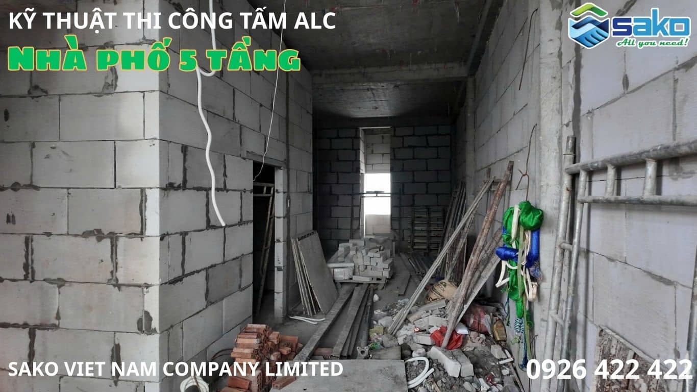 Hướng dẫn chi tiết kỹ thuật hoàn thiện bề mặt tường gạch AAC cho nhà phố 5 tầng